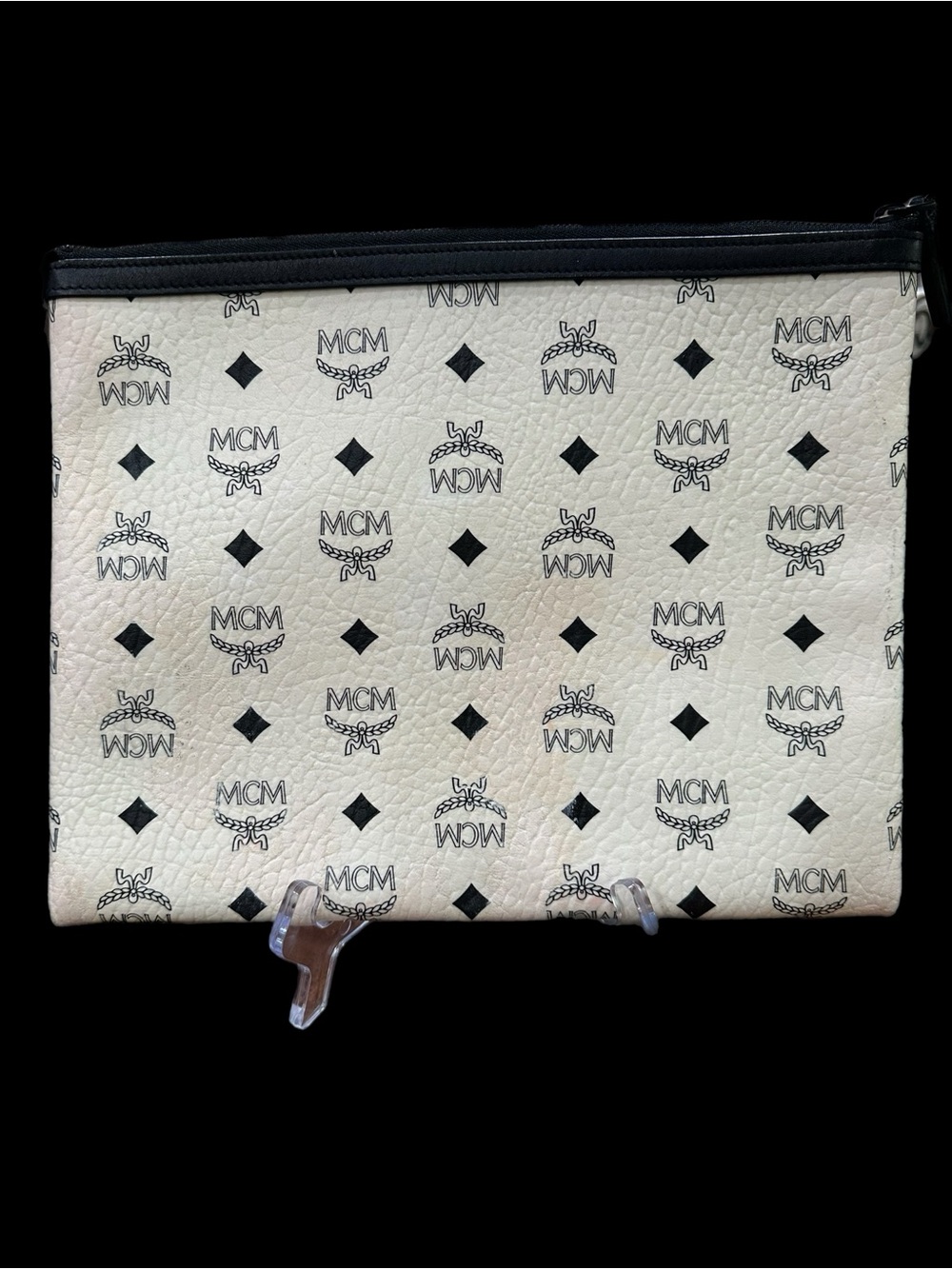 MCM Cream Zip Pouch with Red Kiss Print 💋 - Picture 3 of 7